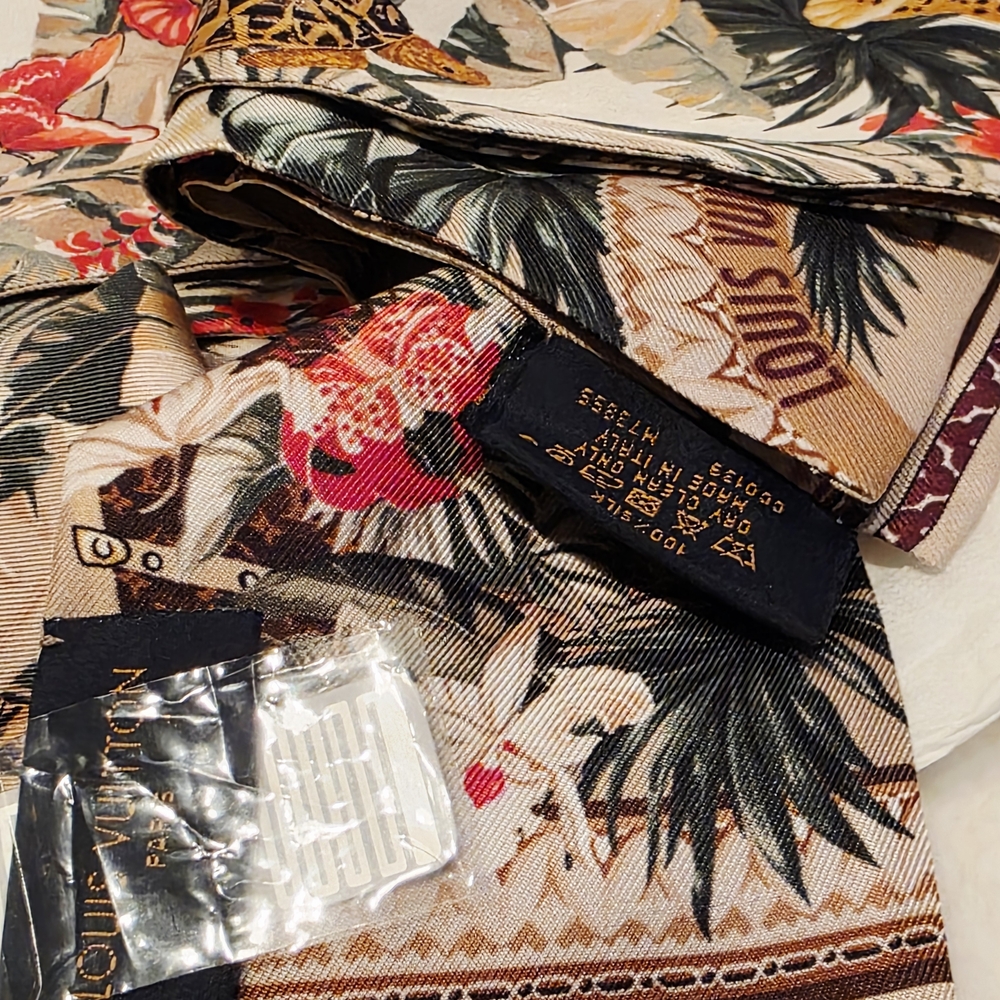 Authentic Louis Vuitton Voyage Extraordinaire Bandeau Tropical Print - Picture 11 of 16